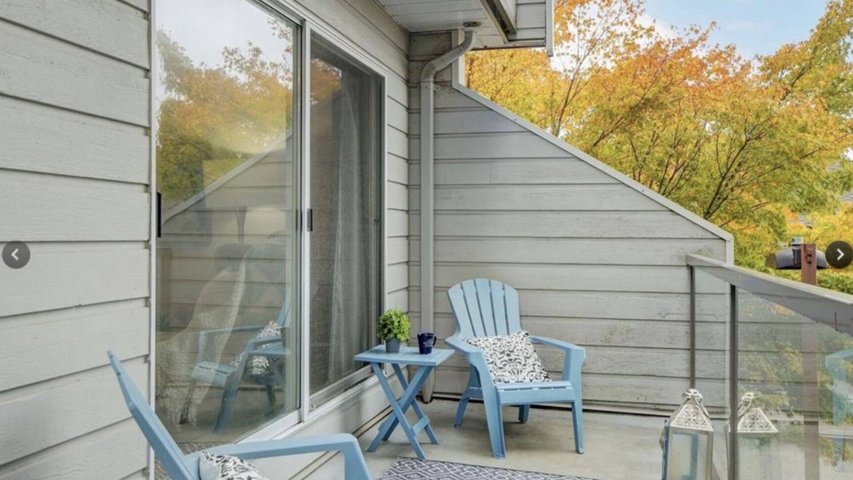 Sidney Condo | Ocean view one bedroom condo with indoor pool