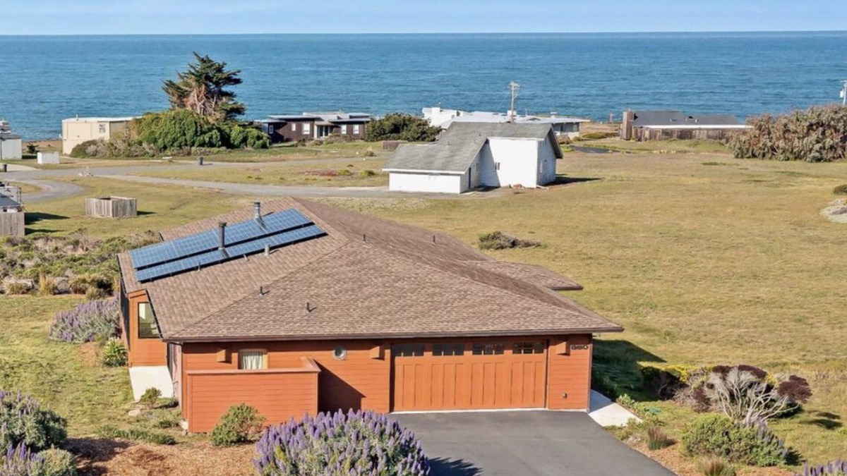 Bodega Bay House | Ocean view peaceful- 7 min walk to sandy beach