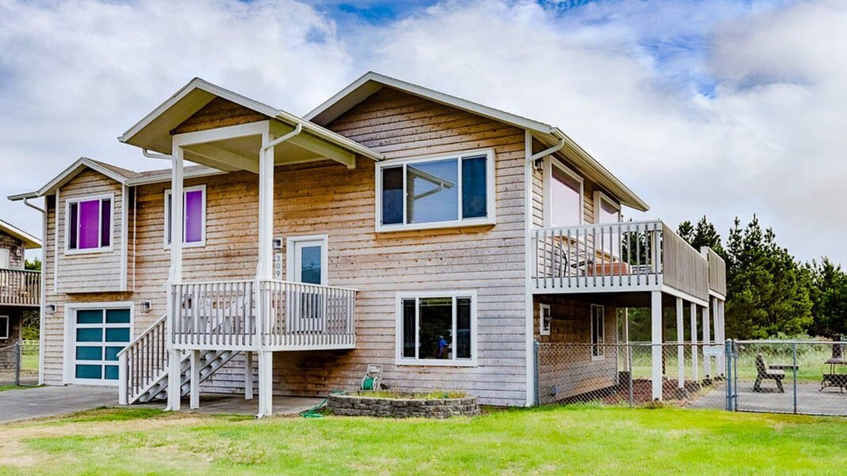 Long Beach House | Ocean View, Pet Friendly, Fenced Yard, Near Town, Game Room (BTIME)