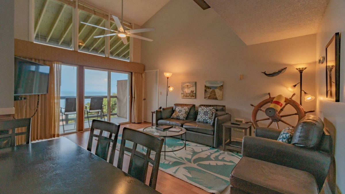 Otter Rock Apartment | Ocean-View Suite with Loft & Full Kitchen