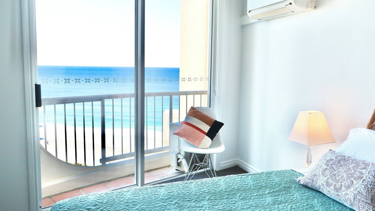 Surfers Paradise Apartment | Ocean Views Close to the Heart of Surfers Paradise
