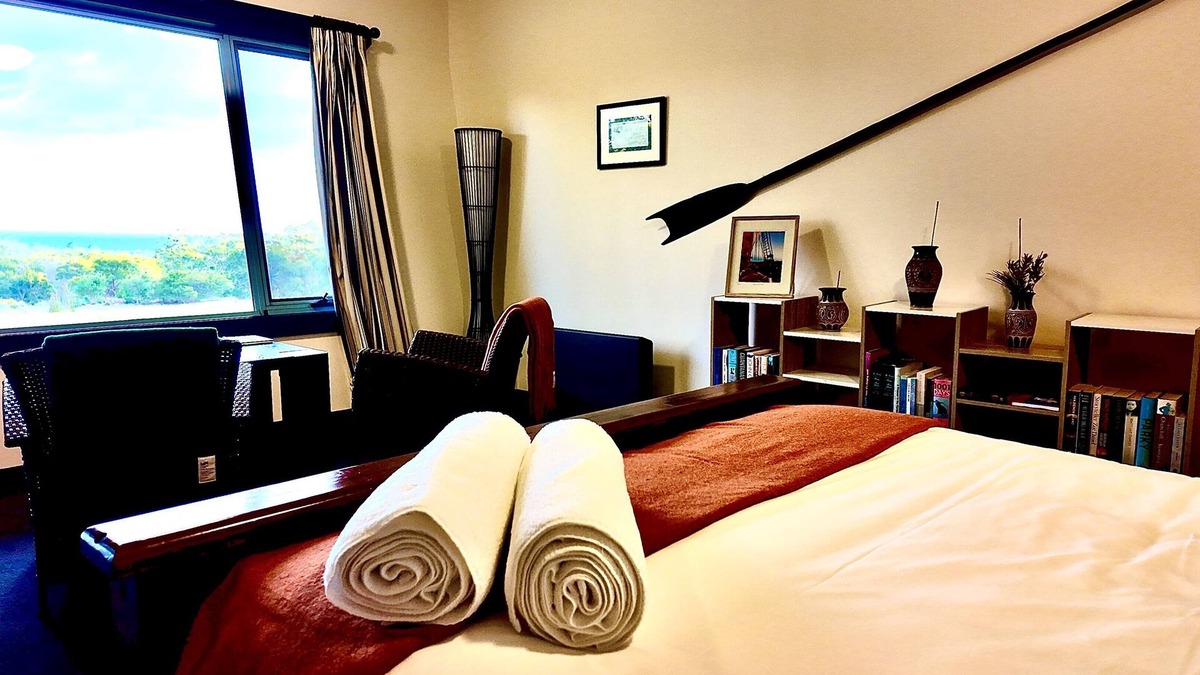 Binalong Bay Apartment | Ocean views, luxury bedding, BBQ area, nature trails - 2 mins from beach