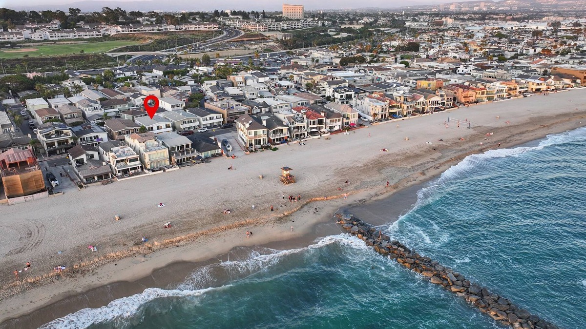 West Newport House | Ocean Views. Modern 3Bed 2Bath Sleep 9people Steps to the Water.