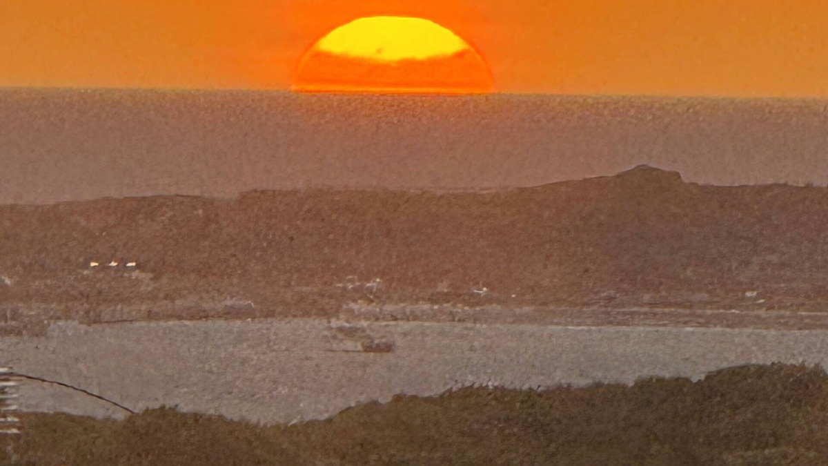 Warrnambool House | OCEAN VIEWS ON GRAND JUKES ST - Spacious property with gorgeous views & gardens