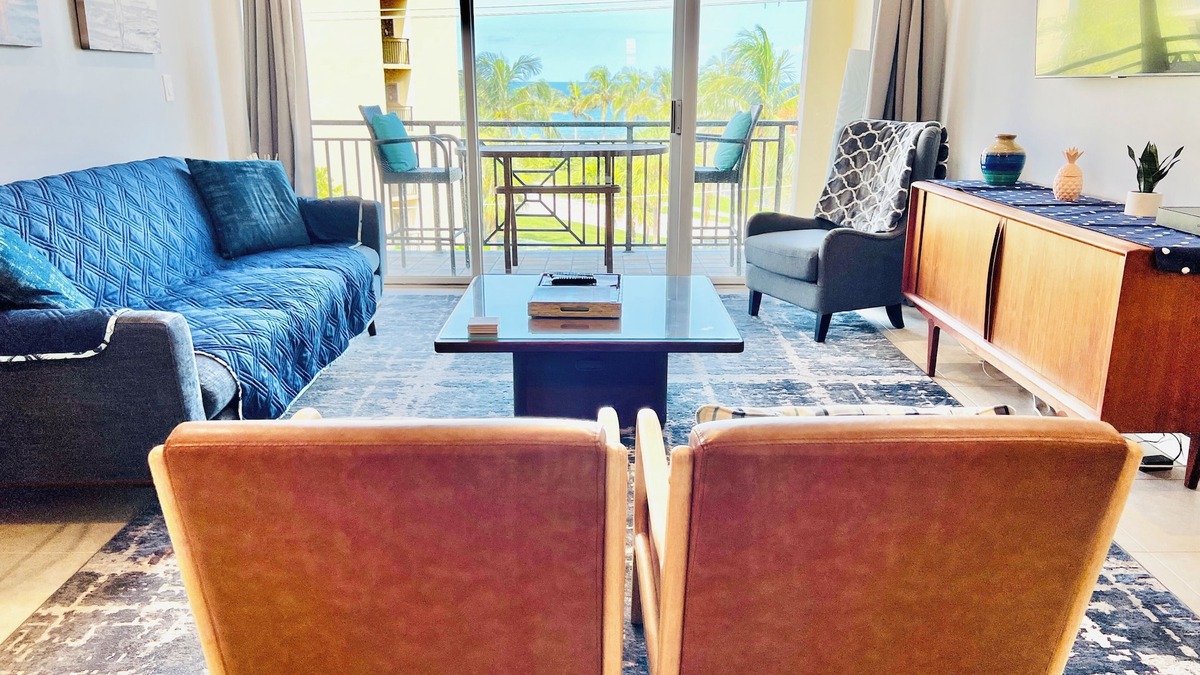 Central Beach Condo | Ocean views. Racquet Club in newly renovated unit. Walk to the best of Vero!
