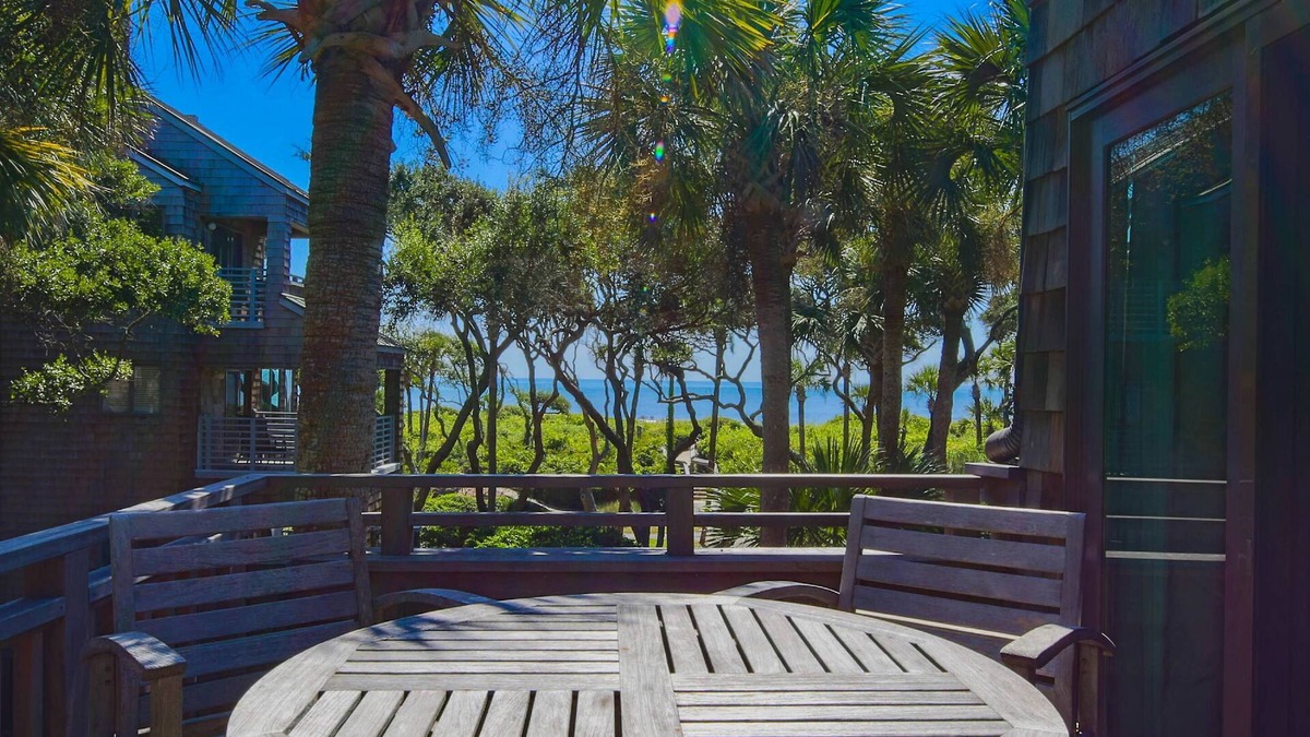 Kiawah Island Condo | Ocean Views, Serene Back Deck, Easy Walk to Beach. Beautiful Seaside, Dog-Friendly Villa Awaits You!