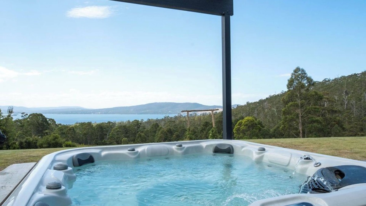 Lower Snug House | Ocean views, spacious & private, hot hub