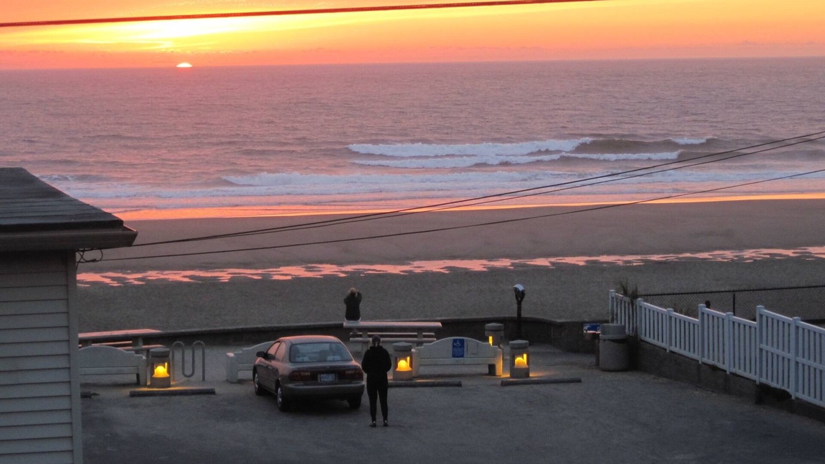 Nelscott Condo | Ocean views! Stair-free Beach Access! Shared Hot Tub! WiFi!