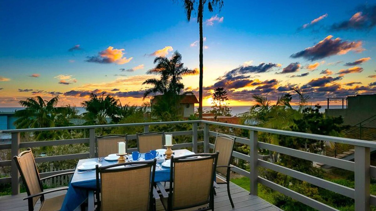 Cardiff-by-the-Sea House | Ocean Views! Walk to the Beach with King Suite