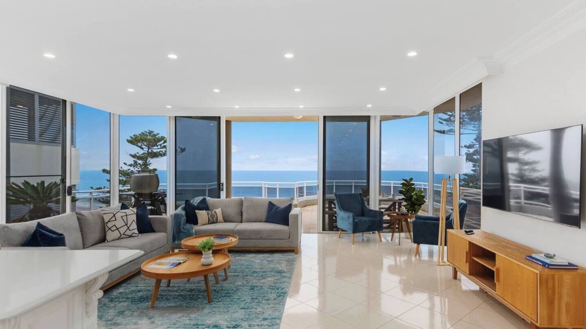 Wollongong CBD Apartment | Ocean Vista Escape A Lofty Beachfront Penthouse