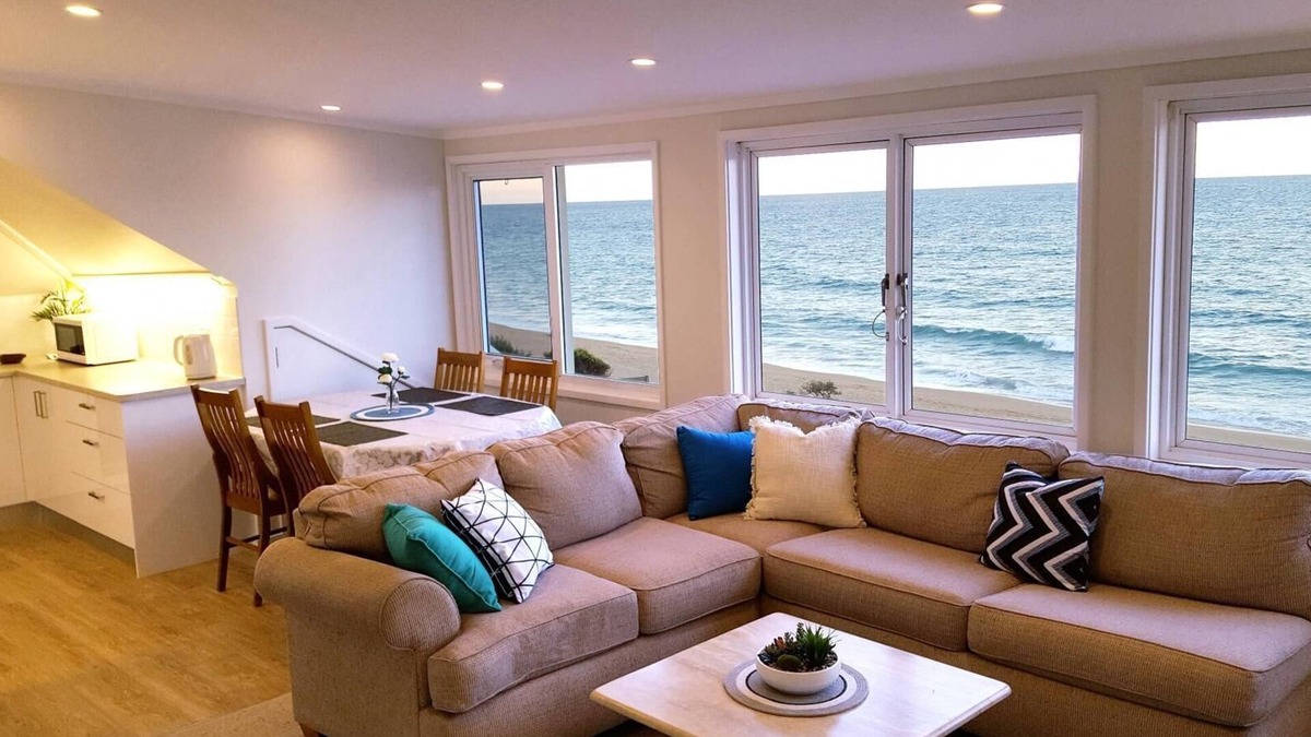 Narrabeen Apartment | Ocean Vista - The Coachhouse