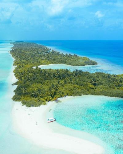 Kudahuvadhoo House | Oceana Inn Hotel Maldives - Snorkeling, Sandbank & Surfing Adventures in Kudahuvadhoo Island