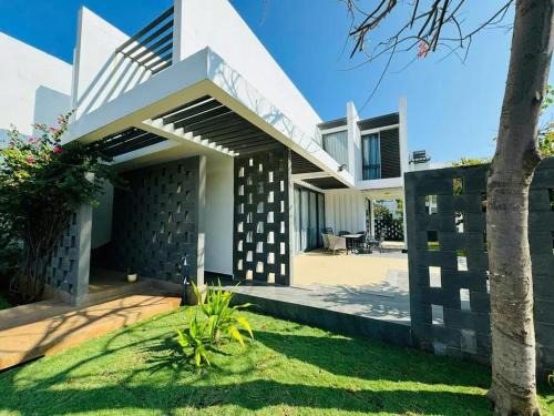 Long Hai Villa | Oceanami Resort & Beach Club