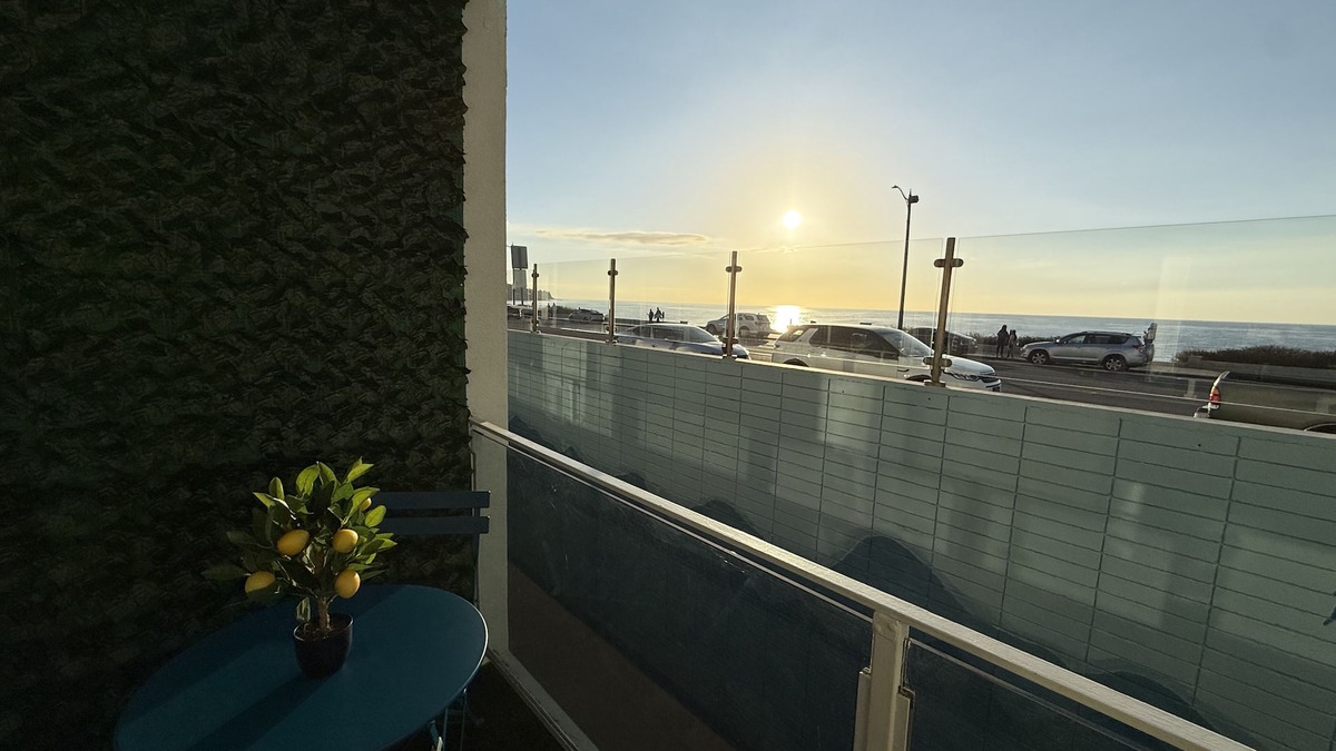Redondo Beach Apartment | Oceanfront 1 BR Oasis w/Parking & Heated Pool