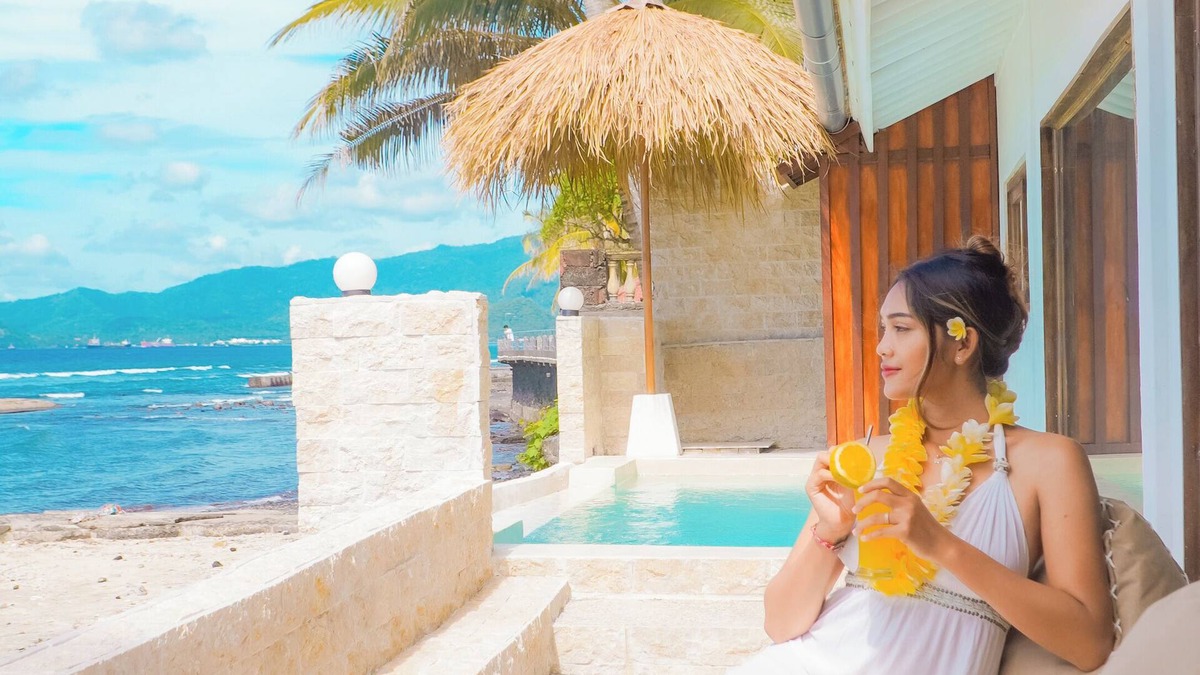 Candi Dasa Villa | Oceanfront 2BR Luxe Infinity Pool Marble Bath Villa Nautilus