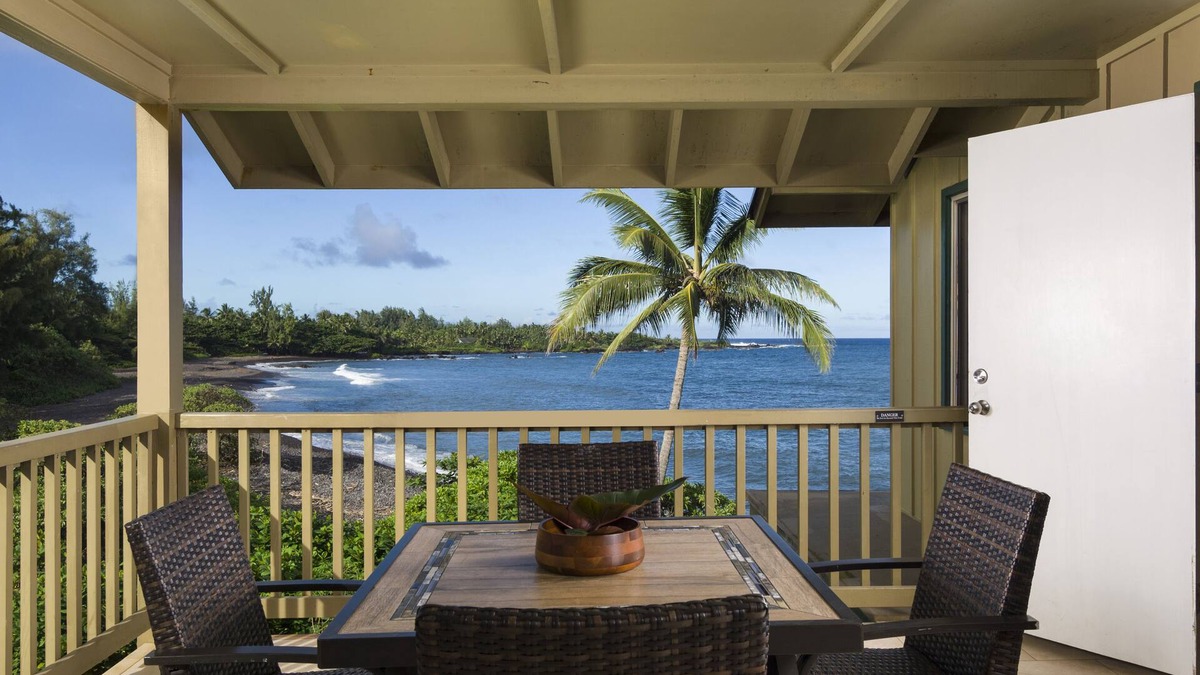 Hana Condo | Oceanfront #4 at Hana Kai Maui - 1 Bedroom Upper Floor Corner 100ʻ from Water!