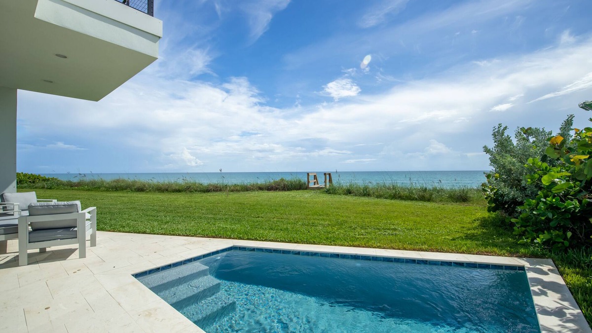 Melbourne Beach Villa | Oceanfront 4-bed Villa with private pool. Weekly discount for spring and summer.