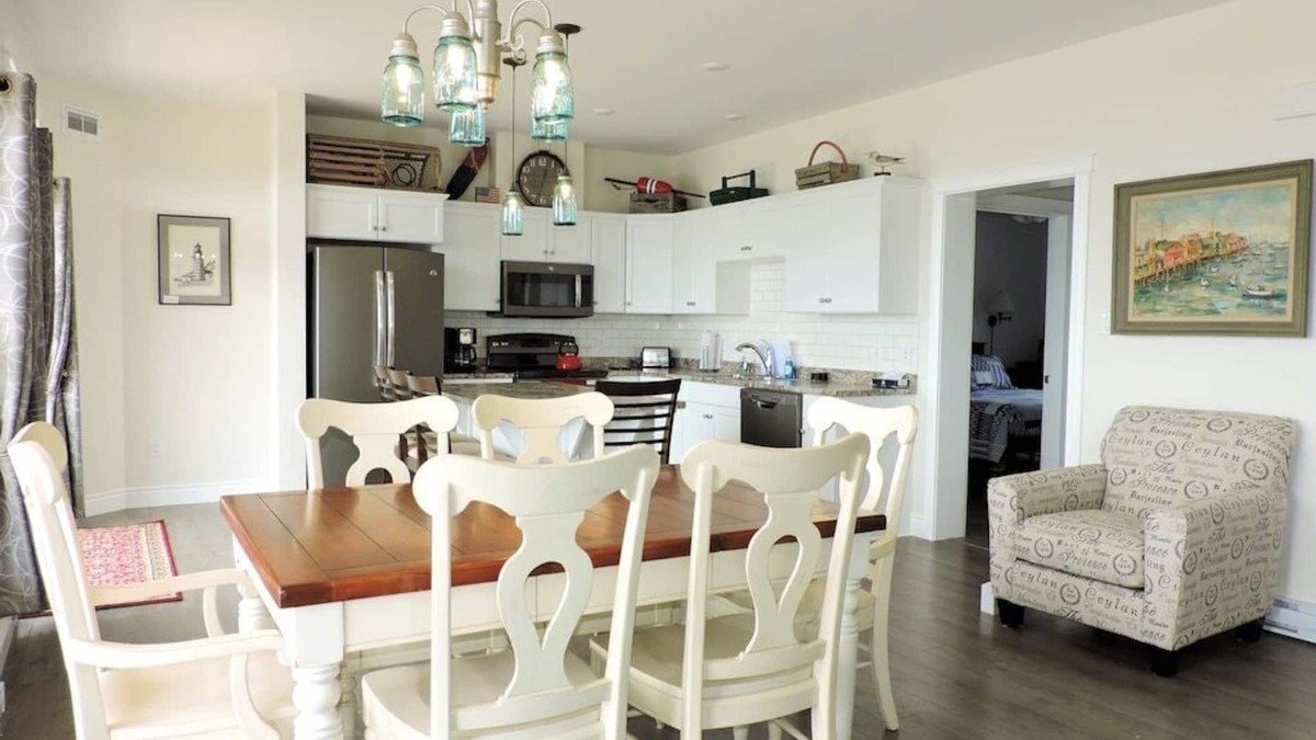 Seawall Condo | Oceanfront ADA Compliant Condo - TidePool