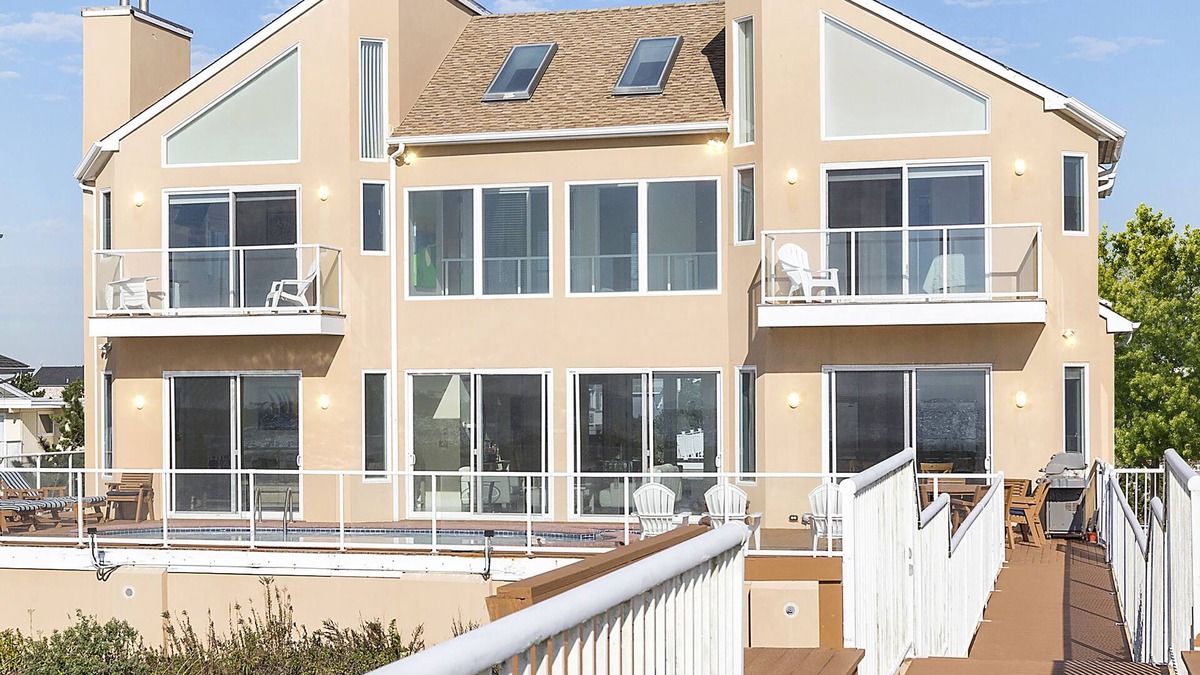 West Hampton Dunes House | OCEANFRONT BEACH HOUSE W/POOL & HOT TUB FACING THE OCEAN- FALL/WINTER DEALS!
