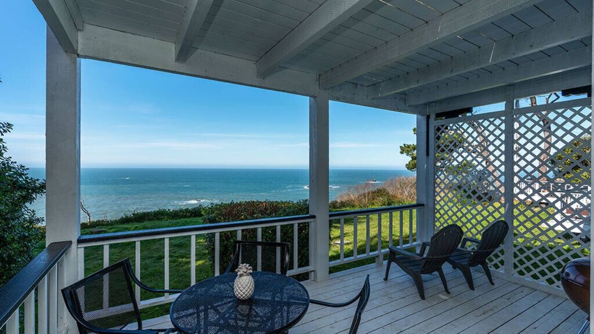 Trinidad House | Oceanfront Beach Bungalow