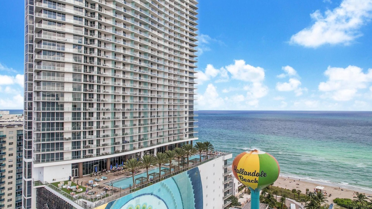 Hallandale Beach Condo | OCEANFRONT BUILDING; rooftop pool, 1 Bd condo with OCEAN VIEWS GUARANTEED