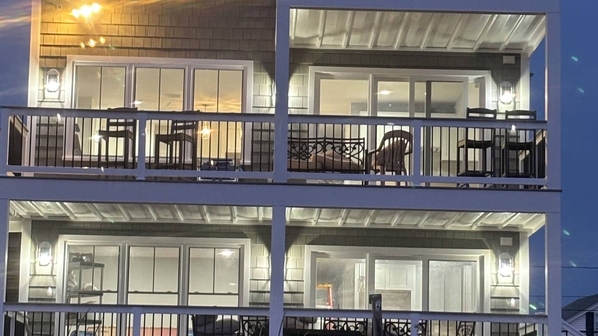Salisbury Beach Condo | Oceanfront Charm: Cozy 2-BR Condo w/Large Deck & AC on Salisbury Beach