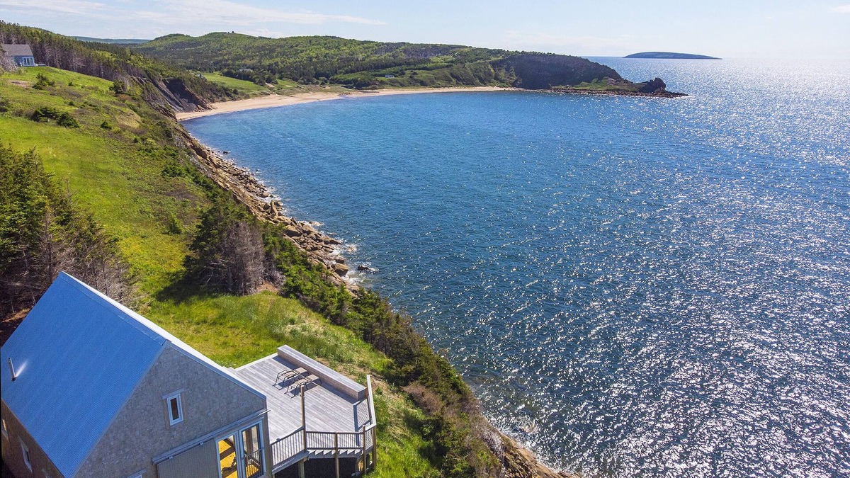 Chimney Corner Cottage | Oceanfront Cottage with Stunning Views 2 nmin. to Beach, near Cabot Trail & Park