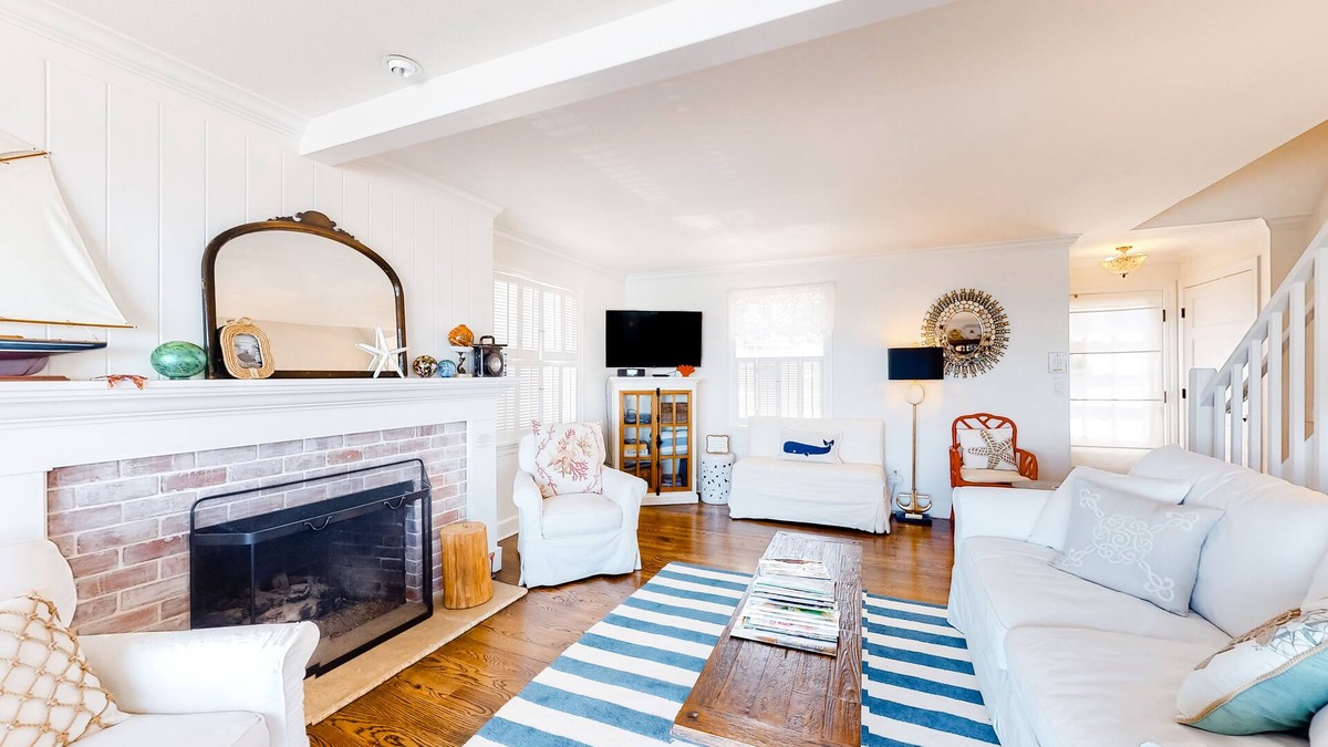 Nelscott House | Oceanfront cottage with water-view deck, gas fireplace & washer/dryer