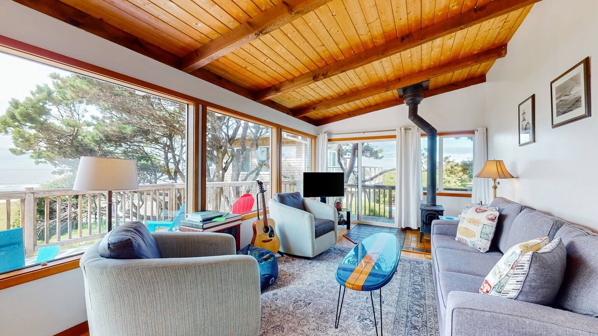 Cape Meares Cottage | Oceanfront cottage with hot tub, beach access, fireplace & WiFi - Dog-friendly