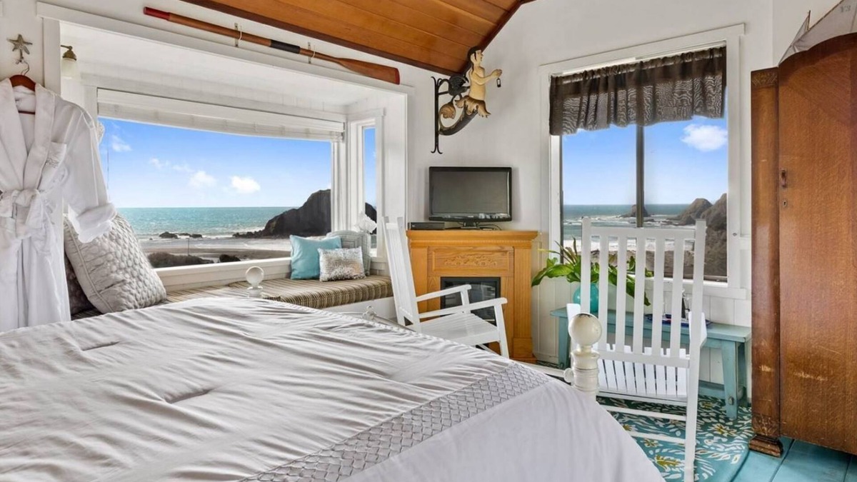 Elk Cottage | Oceanfront Cottage with Beach Access on Spectacular Mendocino Coast