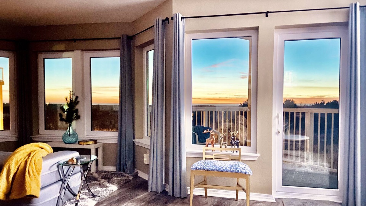 Long Beach Apartment | Oceanfront Designer Retreat: 2 Masters, KING Bed!