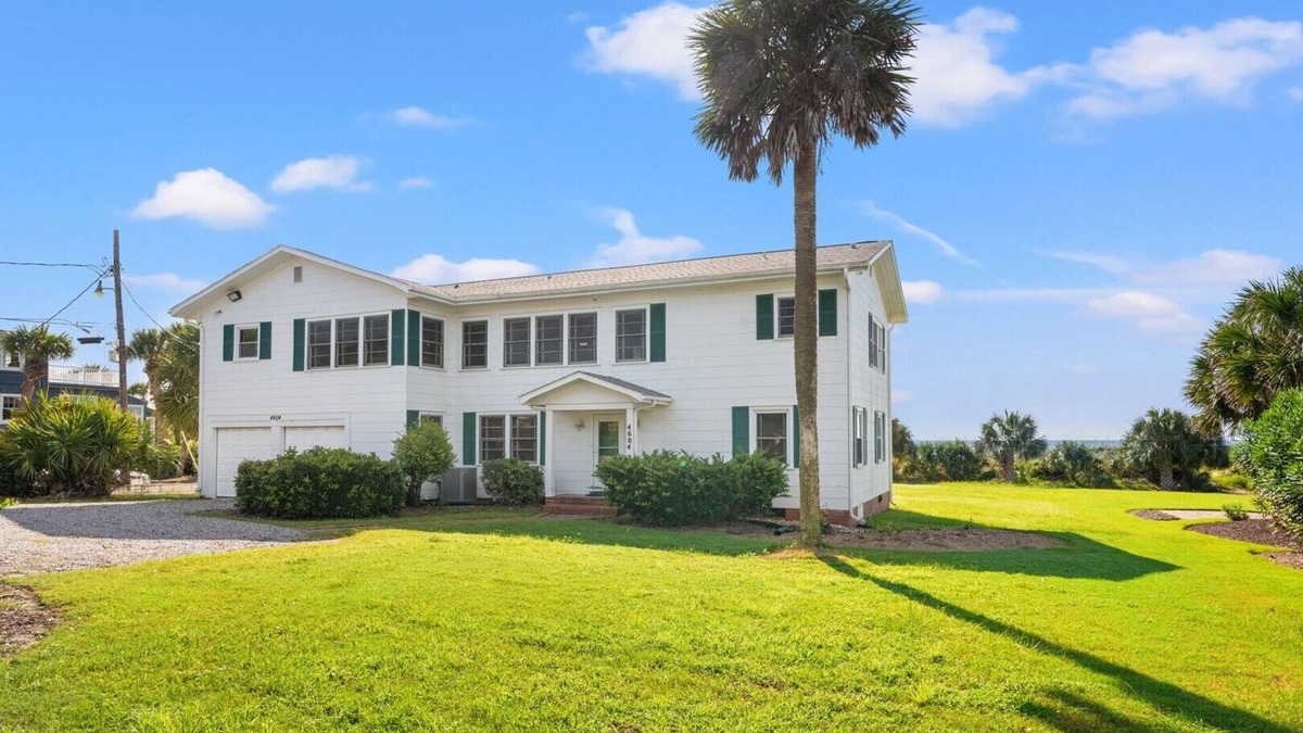 Golden Mile House | Oceanfront Family and Pet Friendly Home - Beachcomber
