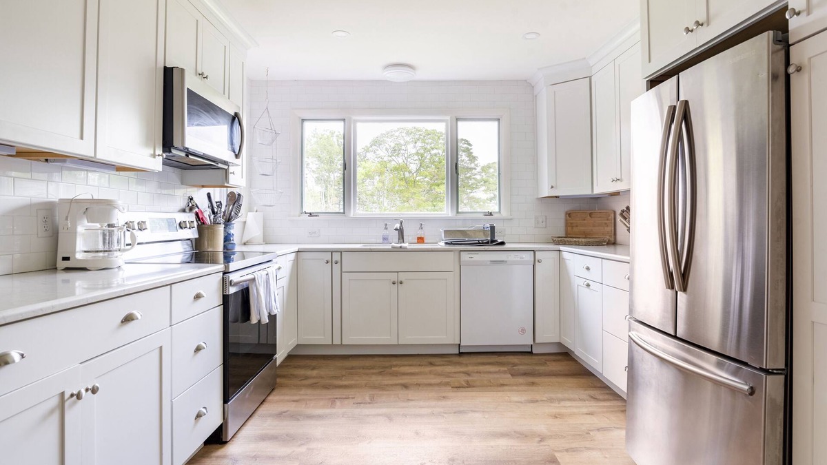 Brunswick House | Oceanfront Farmhouse - The Red House