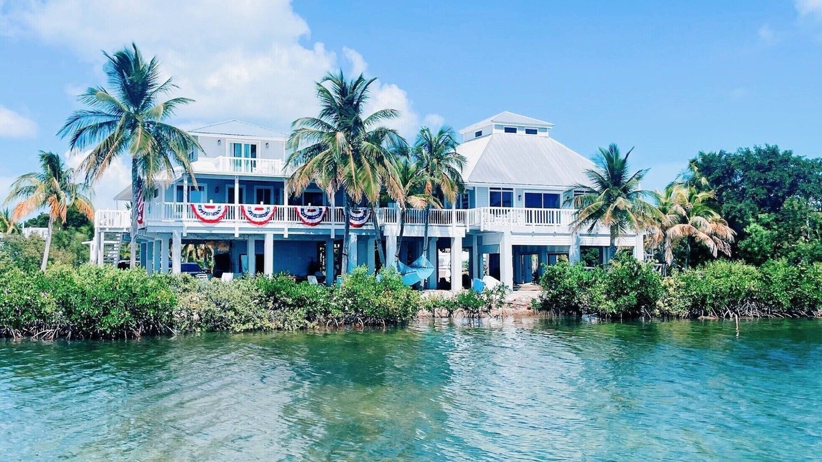 Cutthroat Harbor Estates House | Oceanfront Gated Corner lot Amazing Sunsets. 90” BoatDock & 12 person Swim Spa!