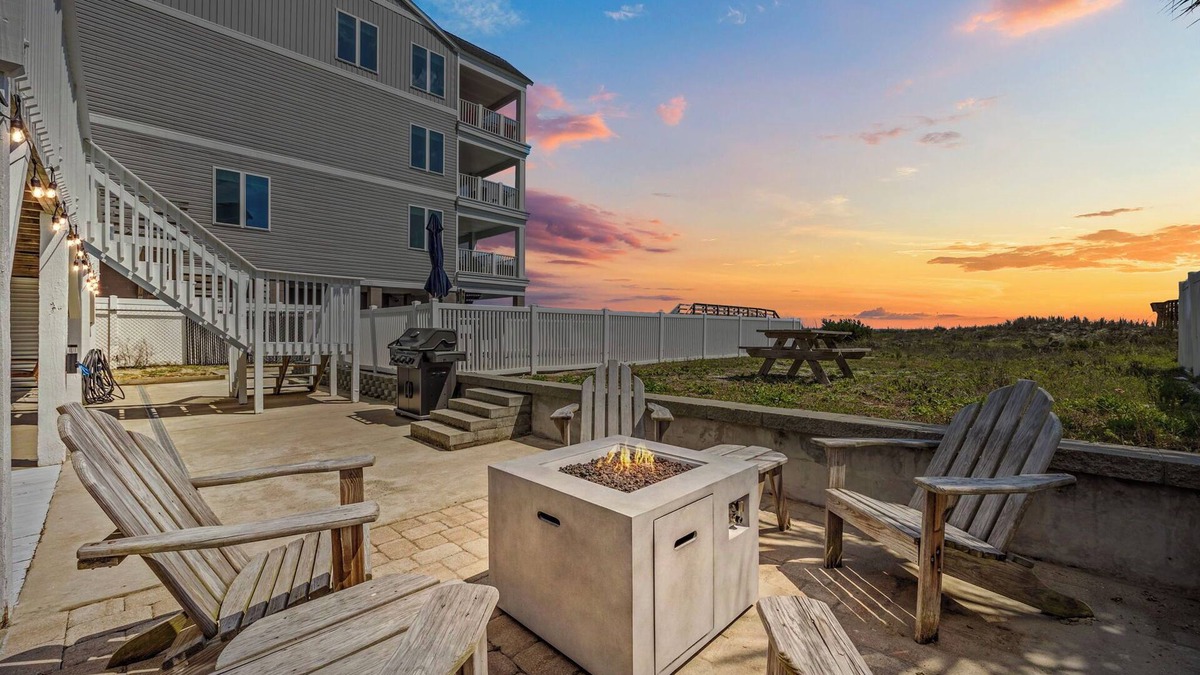 North Myrtle Beach House | Oceanfront House*Heated Pool*Firepit*Bar*Game