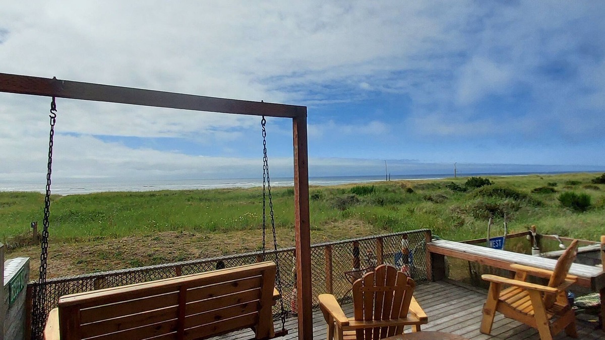 Grayland House | Oceanfront Home -Beach Path-Great Views-Kid/Dog Friendly-Fireplace-Deck-BBQ-WIFI