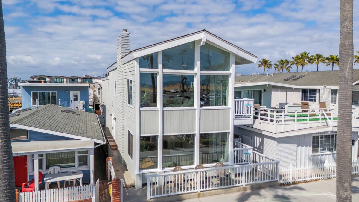 Balboa Peninsula Apartment | Oceanfront Home: Perfect for Large Groups/Families