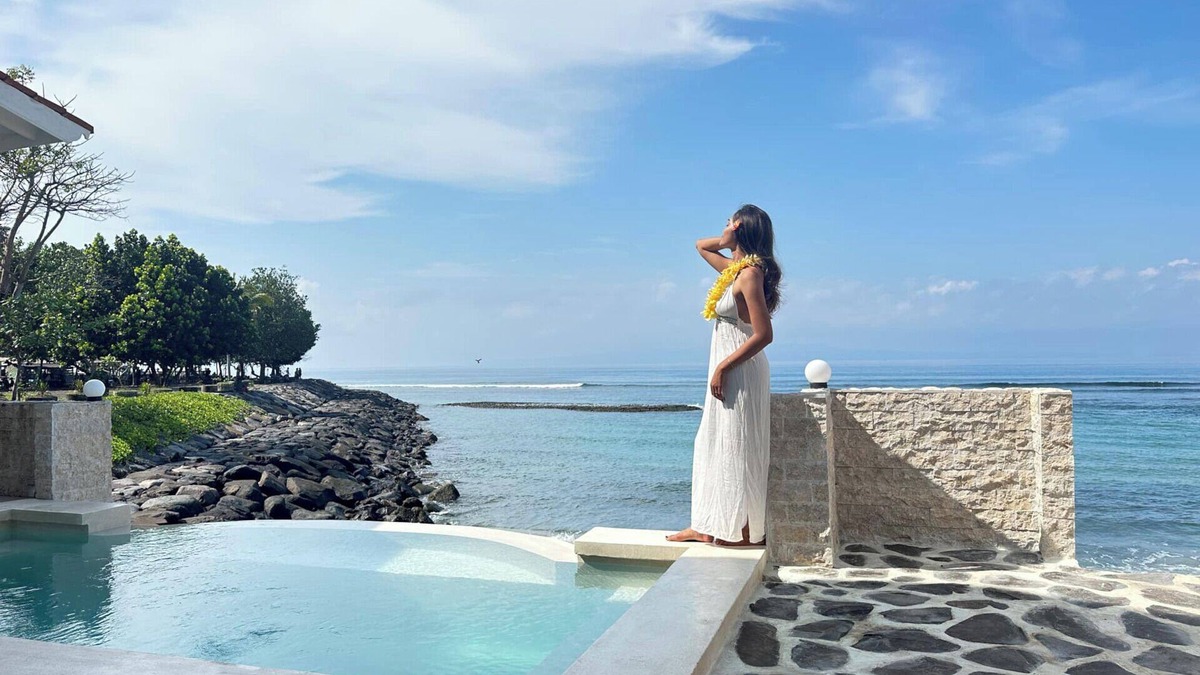 Candi Dasa Villa | Oceanfront | Infinity Pool | Luxury 3 BDRM