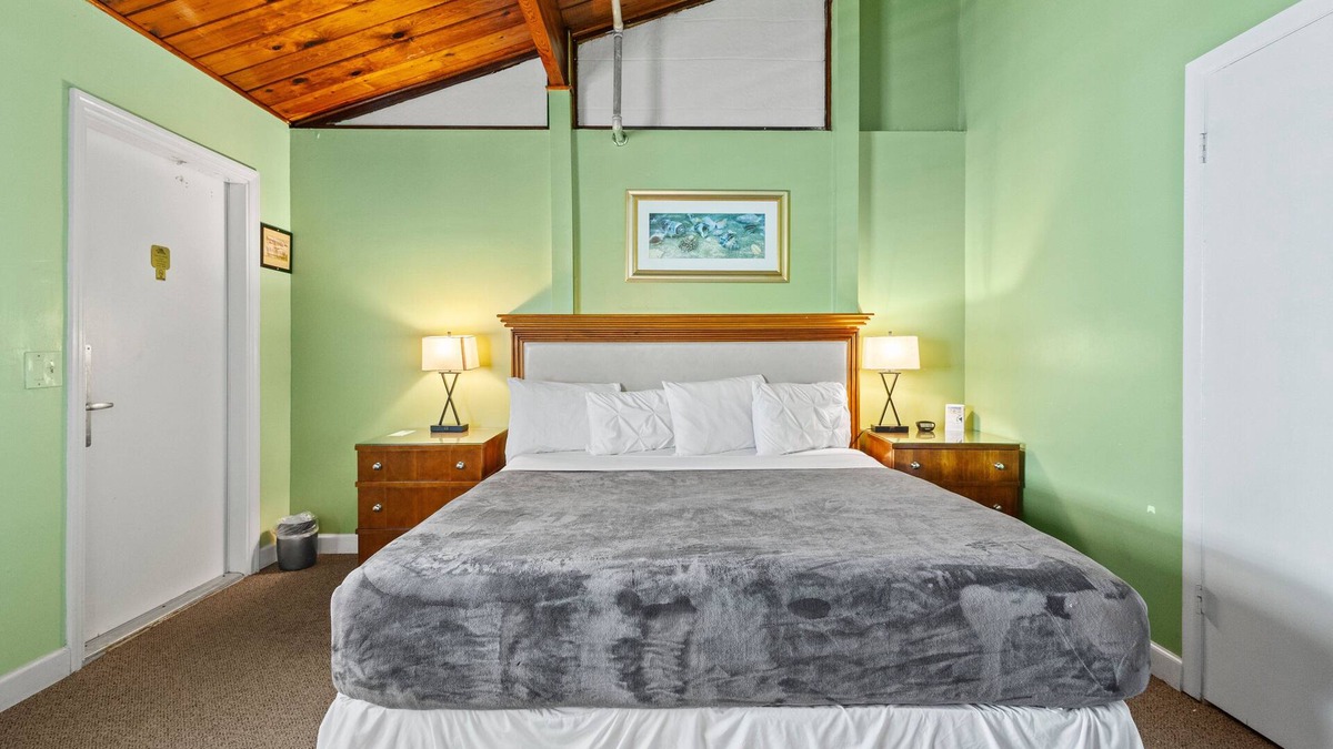 Fort Pierce Apartment | Oceanfront Inn Room #10- Standard Room - King Bed