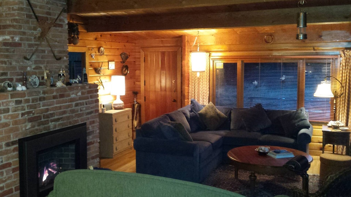 Beachcomber Cabin | Oceanfront log cabin with sweeping ocean, mountain and sunset vistas