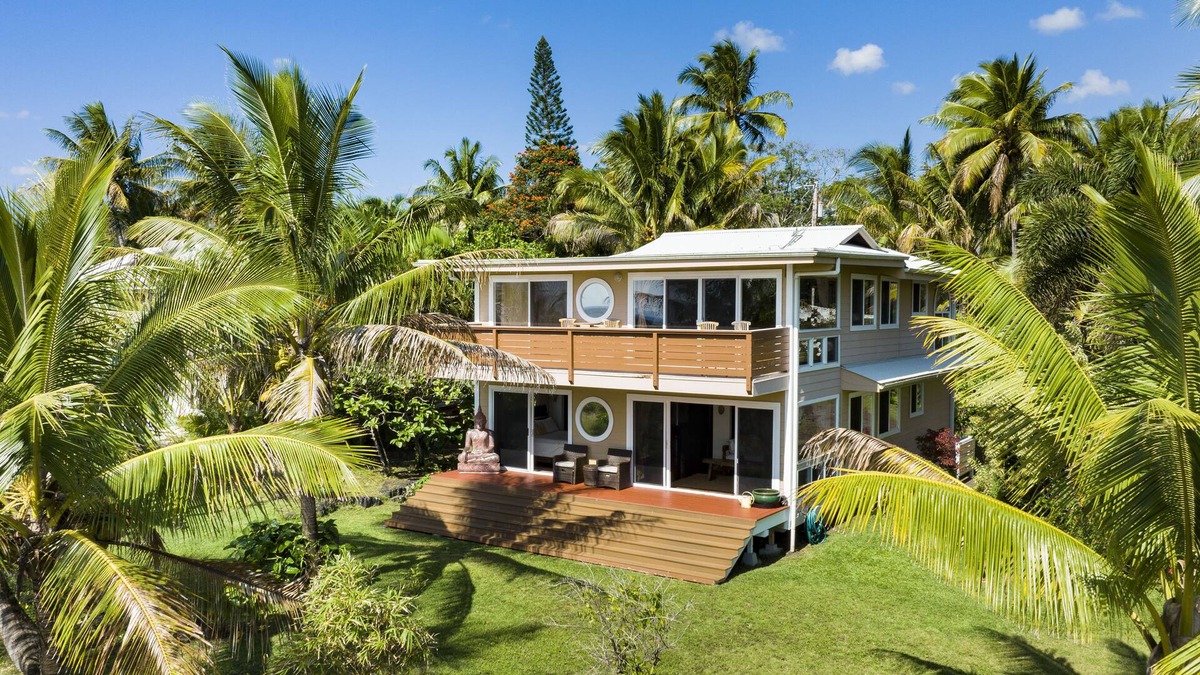 Kalapana House | Oceanfront Luxury Home on Wild Hawaiian Coastline!