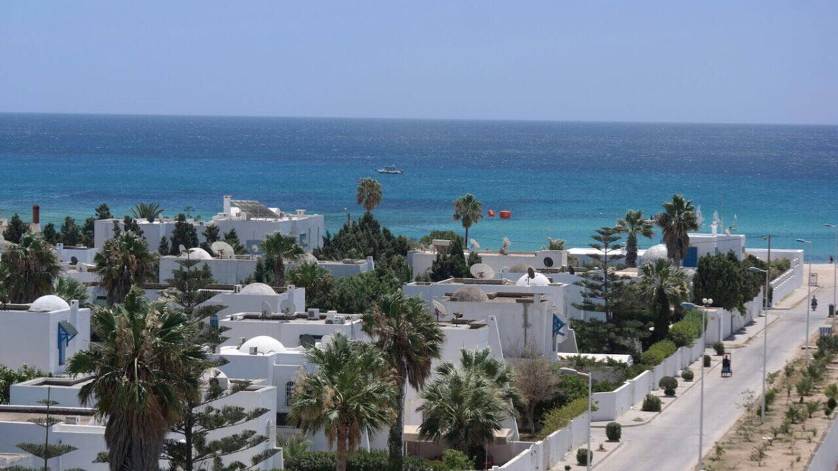 Nabeul Apartment | Oceanfront Luxury Retreat: 3BR Gem with Spectacular sea view & secure parking