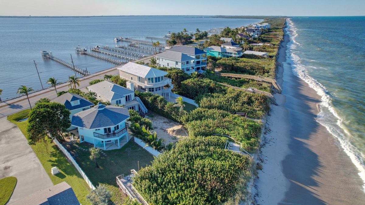 Ambersand Beach House | Oceanfront Octagon Beach House and Dock Sunrise and Sunset Ocean to River Lot