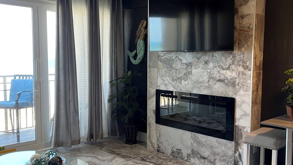 Davis Condo | Oceanfront paradise.