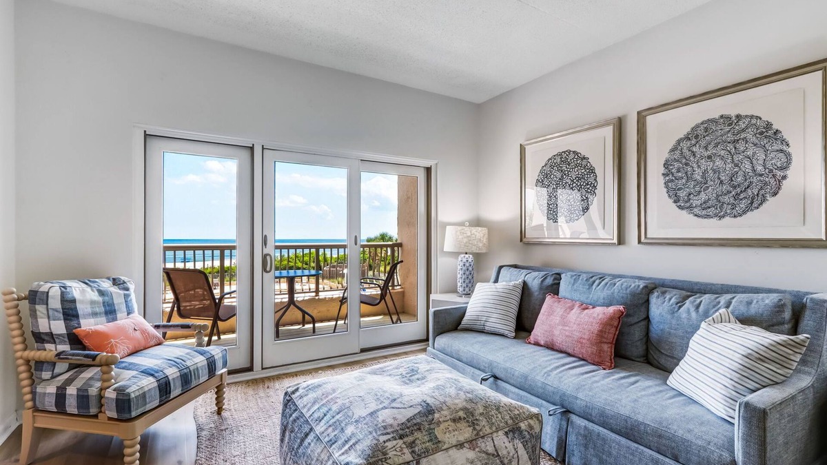 American Beach Apartment | Oceanfront, Poolside efficiency