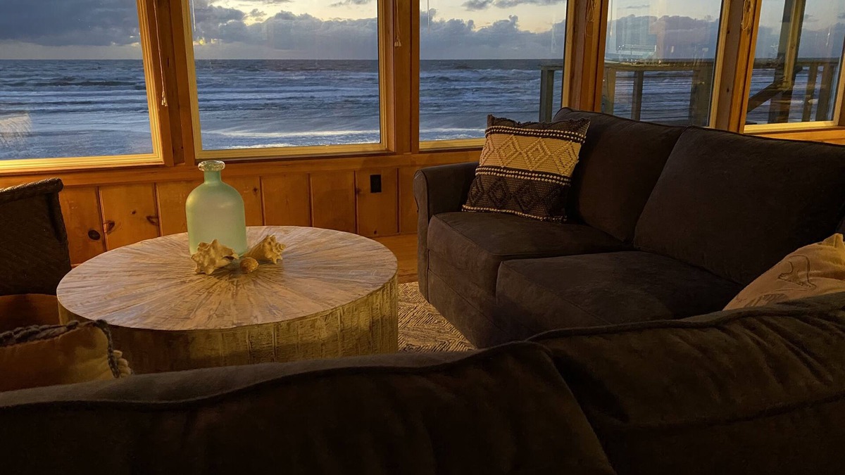 Lincoln City House | Oceanfront, Private Beach Access, Newly Updated, Perfect for Family Gatherings!
