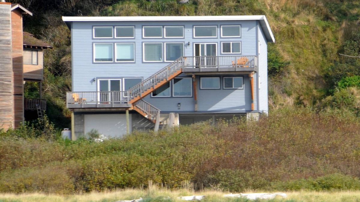 Moclips House | Oceanfront Retreats and Reunions, panoramic view! up to 24 People! New elevator!