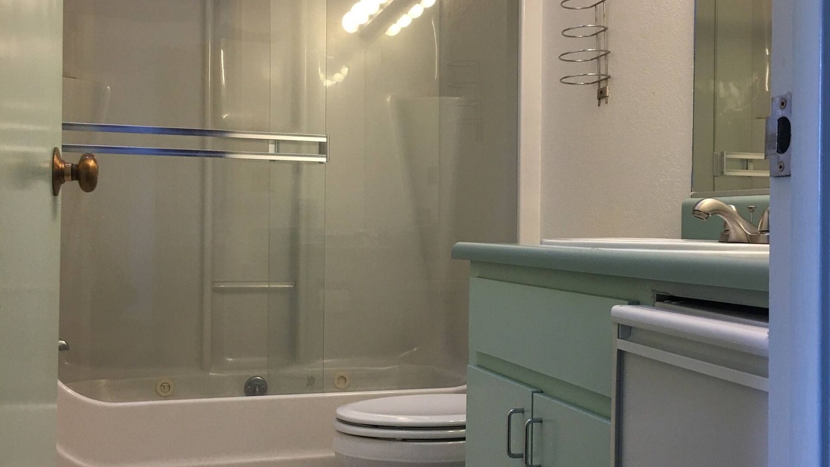 Anchor Bay Apartment | Oceanfront Room with Direct Beach Access CYG