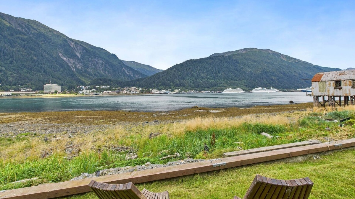 West Juneau Apartment | Oceanfront Studio | Beach Access & Views