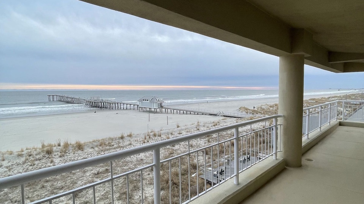 St. Leonard's Tract Condo | Oceanfront Studio steps away from Ventnor City Beach